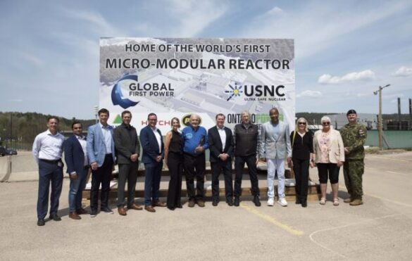 Local elected officials, industry representatives and other distinguished guests join leaders from AECL, CNL and GFP to celebrate the next phase of the SMR demonstration project.